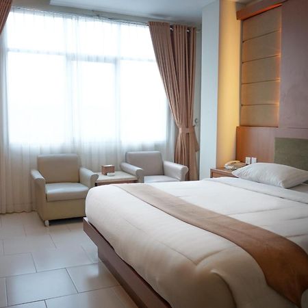 Arinas Hotel Bandar Lampung Exterior foto