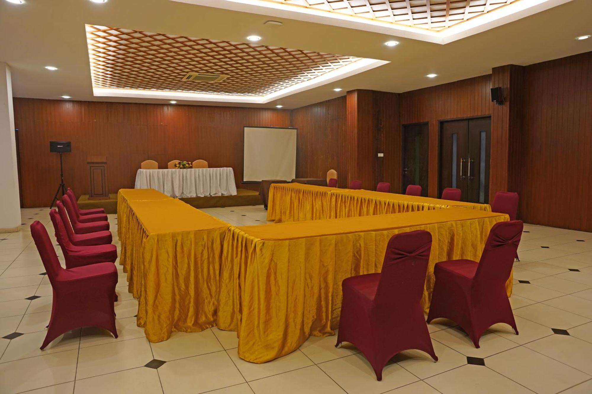 Arinas Hotel Bandar Lampung Exterior foto