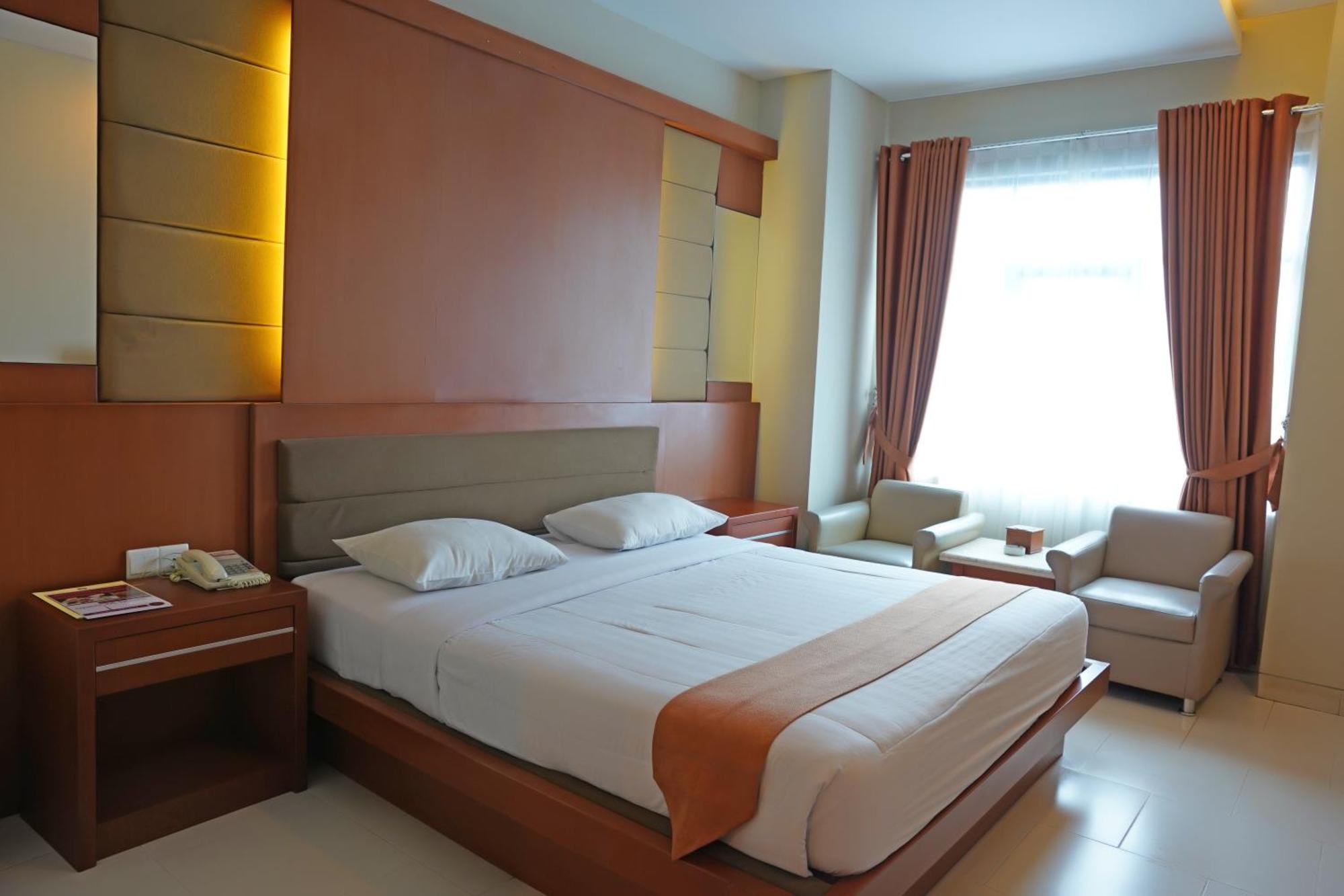 Arinas Hotel Bandar Lampung Exterior foto